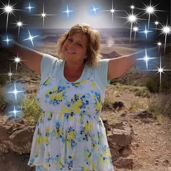 Meet your Posher, Dee - Picture 1 of 1